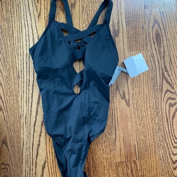 Lace Front Black One Piece La Blanca Low Cut - Picture 2 of 10